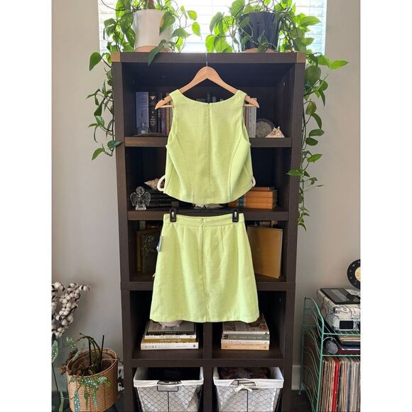 NWT Taylor Lime Green Tweed 2 Piece Mini Skirt & Top Set Size 6 - Picture 2 of 9